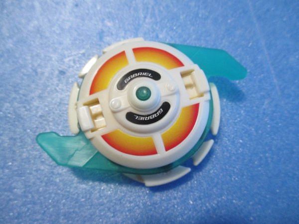 画像2: 爆転シュートベイブレード[ガブリエル　ホワイトver　四星獣ベイブースターF]　Beyblade [Gabriel (White Ver.) - Four Holy Beasts Beybooster F] (2)