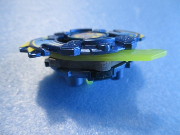 画像3: 爆転シュートベイブレード[ガイアドラグーン　ブルーメタリックver]　Beyblade [Gaia Dragoon Blue Metallic ver.] (3)