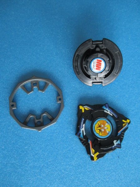 画像2: 爆転シュートベイブレード[トライグル2　ダークブラック　ランダムブースター9]　Beyblade[Trigle 2 Dark Black - Random Booster 9] (2)